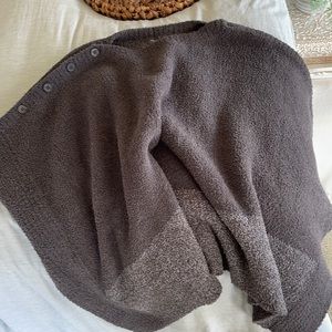 NWT Barefoot Dreams Poncho